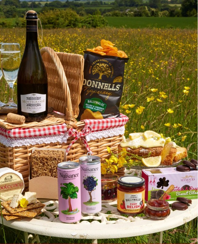 Summer Meadow Dreams Complete Picnic Set Gift Basket Summer Meadow Dreams Complete Picnic Set Gift Basket